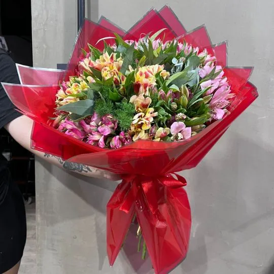 Ramo de flores astromelias